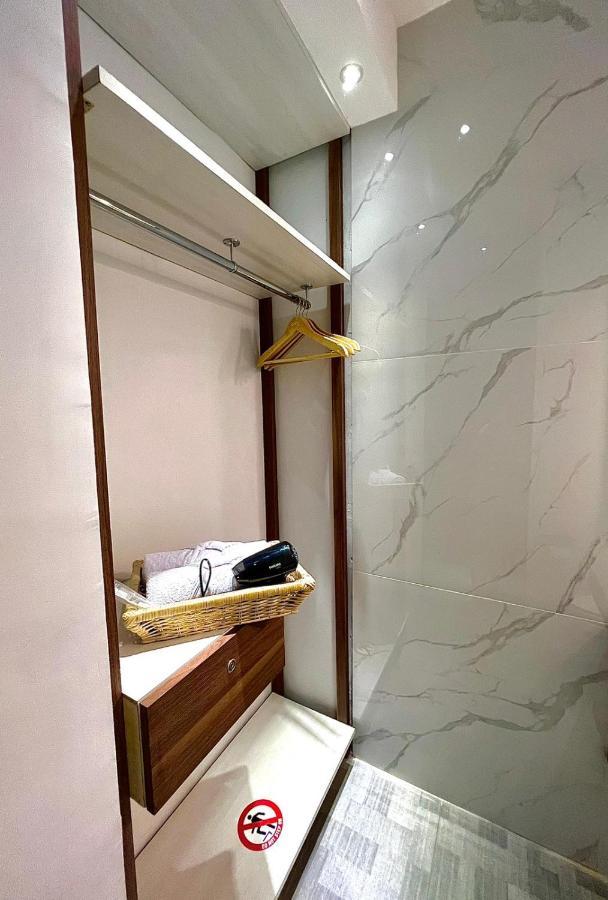 Oxy Suites G-03 At Shop House Meisterstadt Pollux Habibie Batam Exterior foto